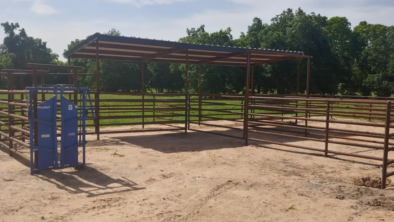 Farm & Ranch Fencing Farm & Ranch Fencing